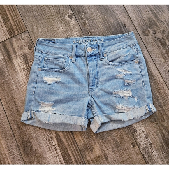 AMERICAN EAGLE Tomgirl Style Light Wash Denim Shorts - Picture 4 of 6